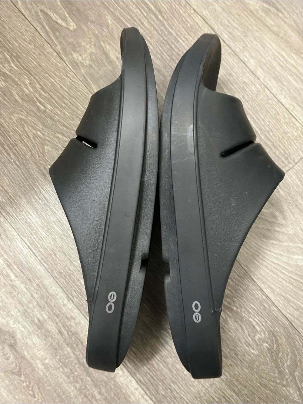 OOFOS Black Men's Recovery Slide